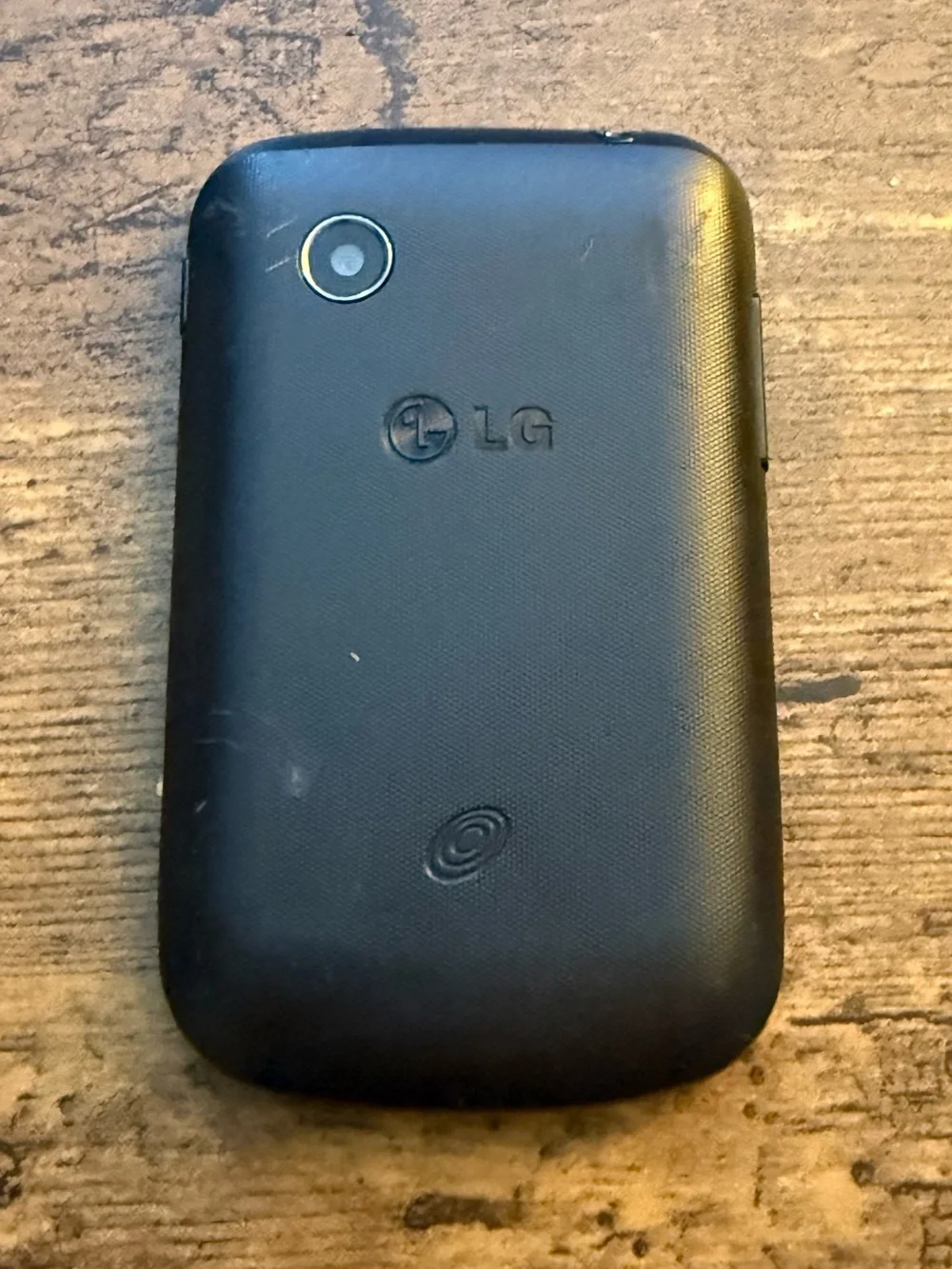 LG 306G - Black (TracFone) 3G GSM WiFi Camera Basic Touch Smartphone